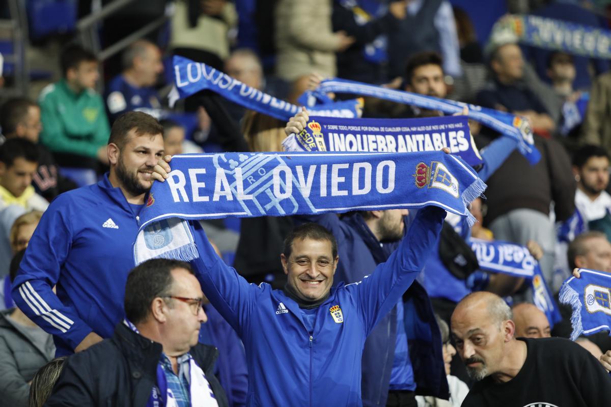 Aficionados del Real Oviedo en el Oviedo-Málaga