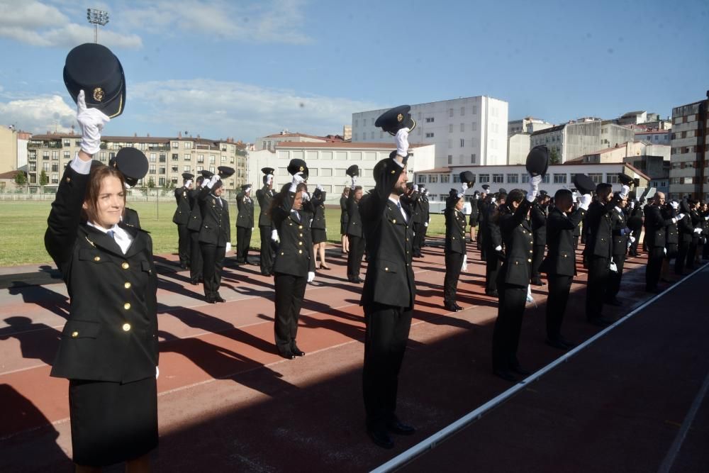 Los nuevos agentes de la Policía Nacional juran la bandera