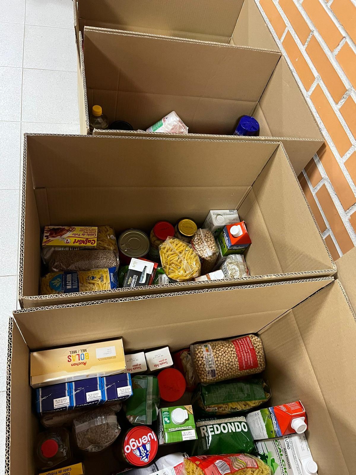 El club Patatas Gómez Sala 2012 bate el récord: 3550 kg en su recogida de alimentos.