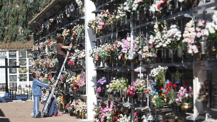 Poemas, paseos guiados y música, en los cementerios en Todos los Santos