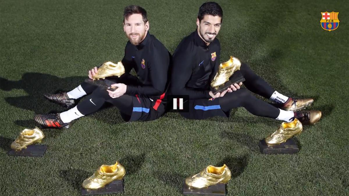 Leo Messi y Luis Suárez posan con las seis Botas de Oro conquistadas