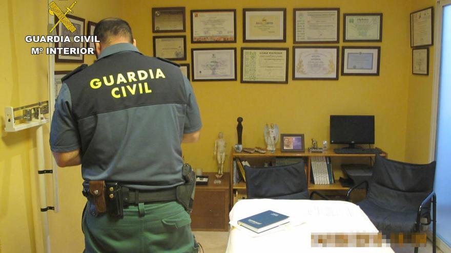 Investigan a dos personas en Yecla por ejercer acupuntura sin titulación