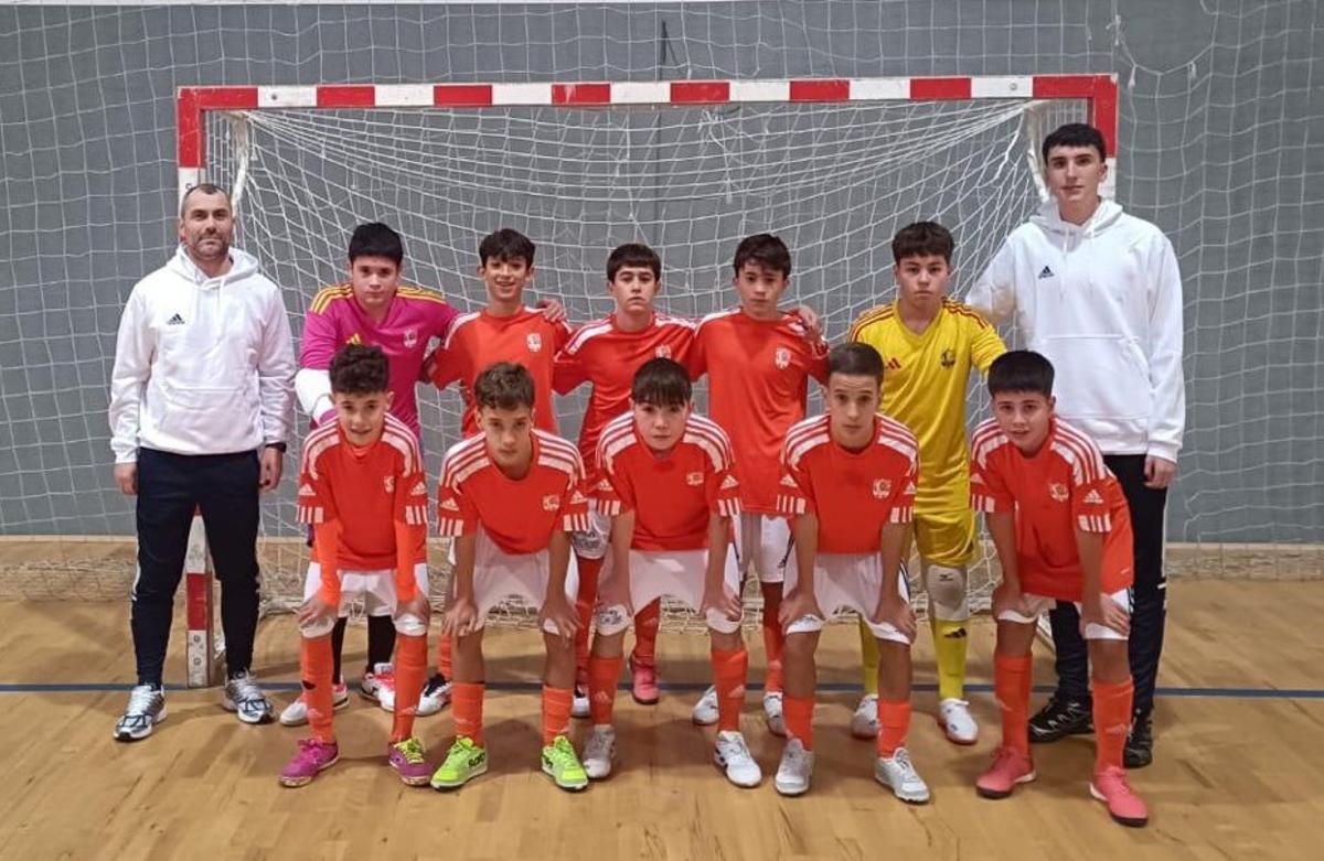 Nacho, de amarillo, con la selección comarcal de Santiago.