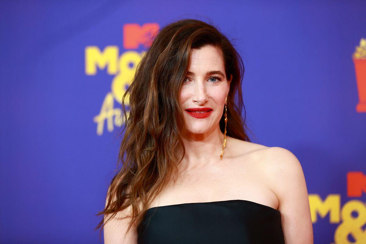 La melena con ondas de Kathryn Hahn en los MTV Movie & TV Awards