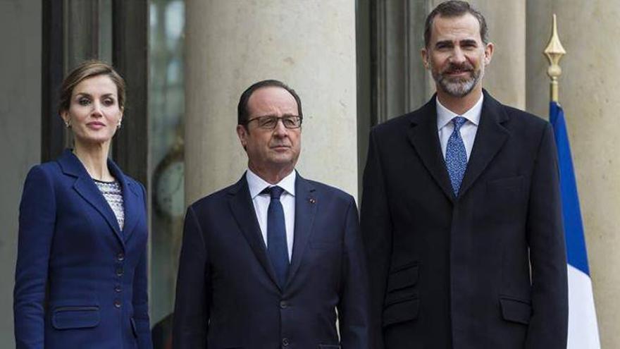 El Rey cancela junto a Hollande la visita de Estado a Francia