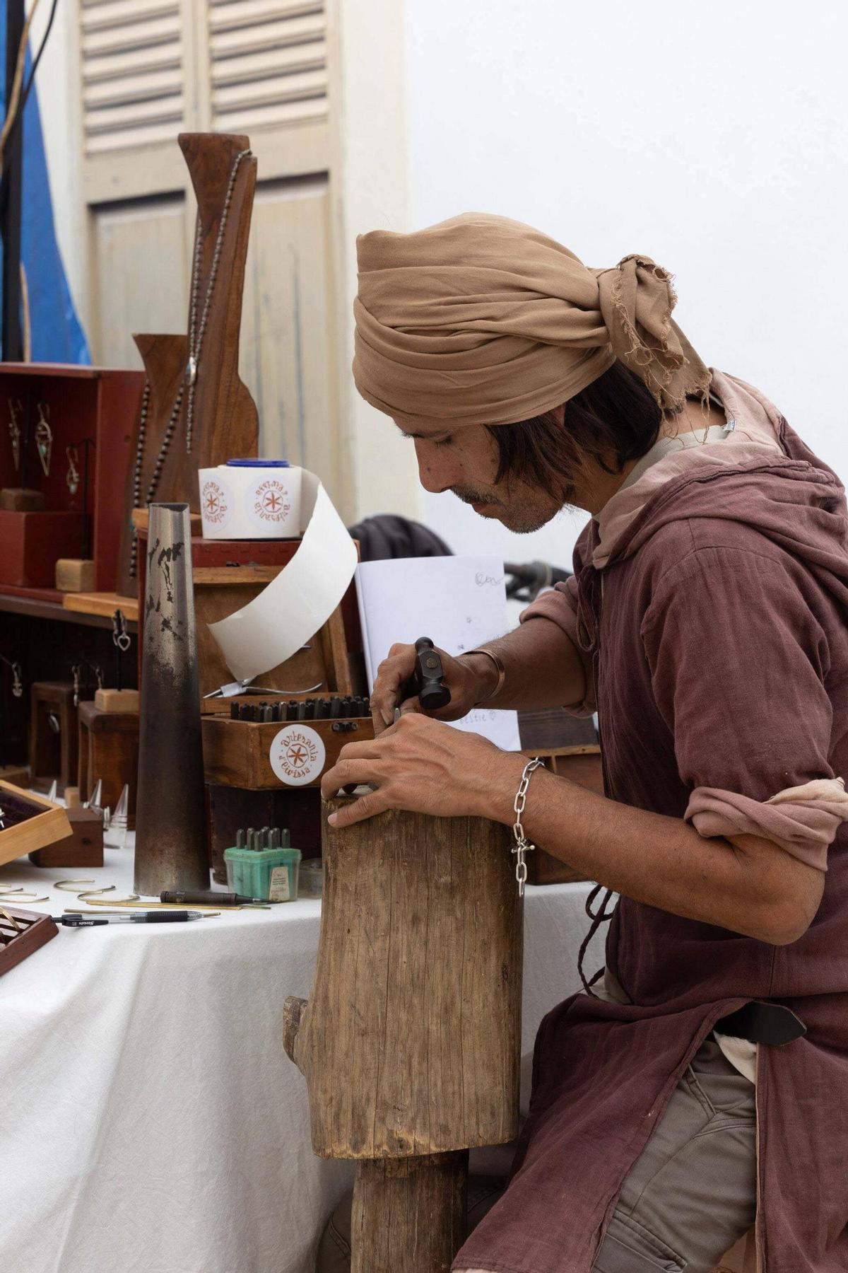 La lluvia ensombrece el primer día de la Feria Ibiza Medieval