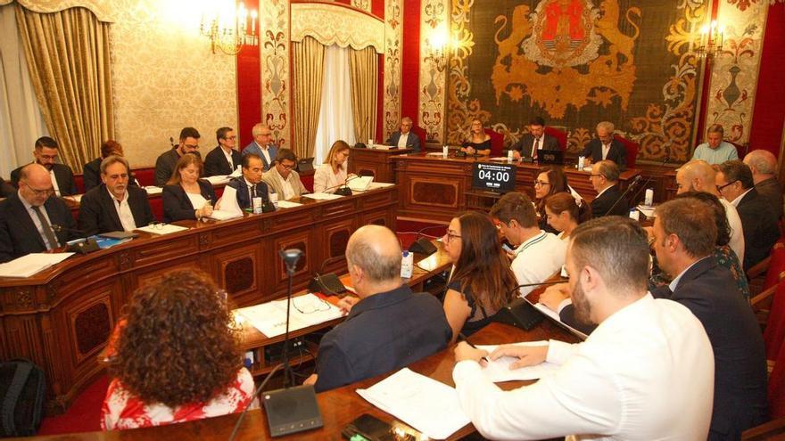El Pleno apoya que Alicante acoja la Agencia de Inteligencia Artificial con la abstención del PSOE y rechaza que el autobús urbano sea gratuito
