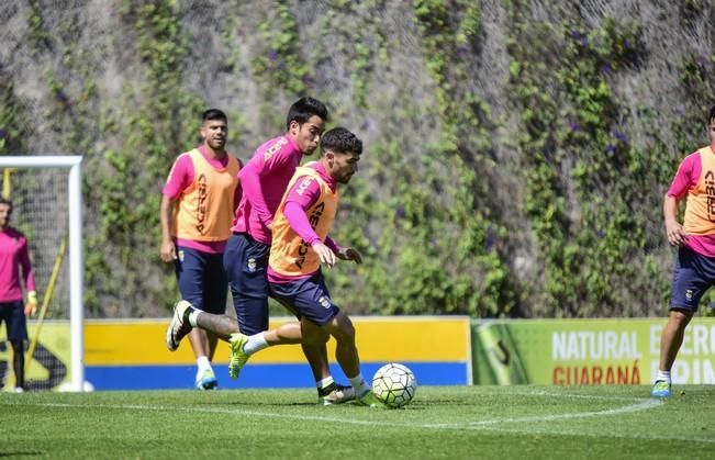 Entrenamiento de la UD Las Palmas en Barranco ...