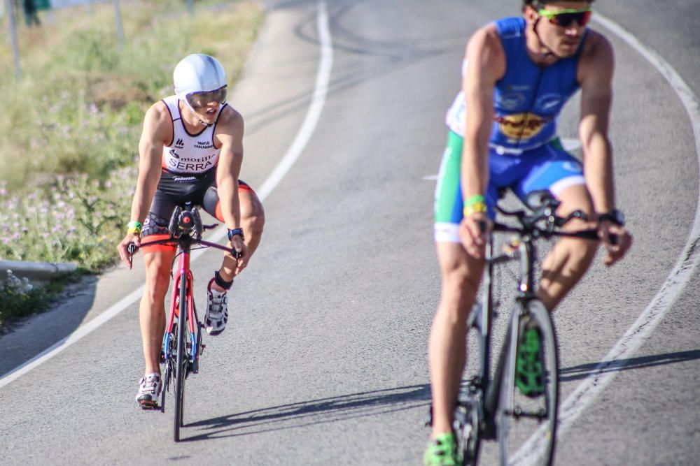 Gustavo Rodríguez y Anna Noguera ganan el Triatlón de Orihuela