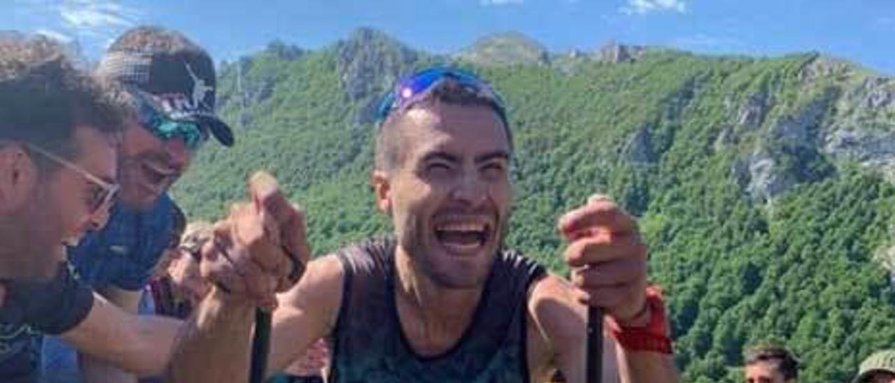 Juanjo Somohano, en uno de los tramos más exigentes de la maratón de montaña Zegama-Aizkorri.