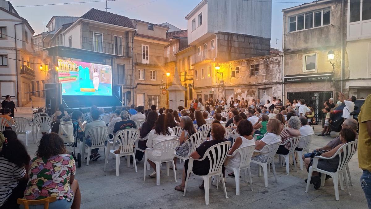 La plaza del Mercado llena para disfrutar del 'Grand Prix'.