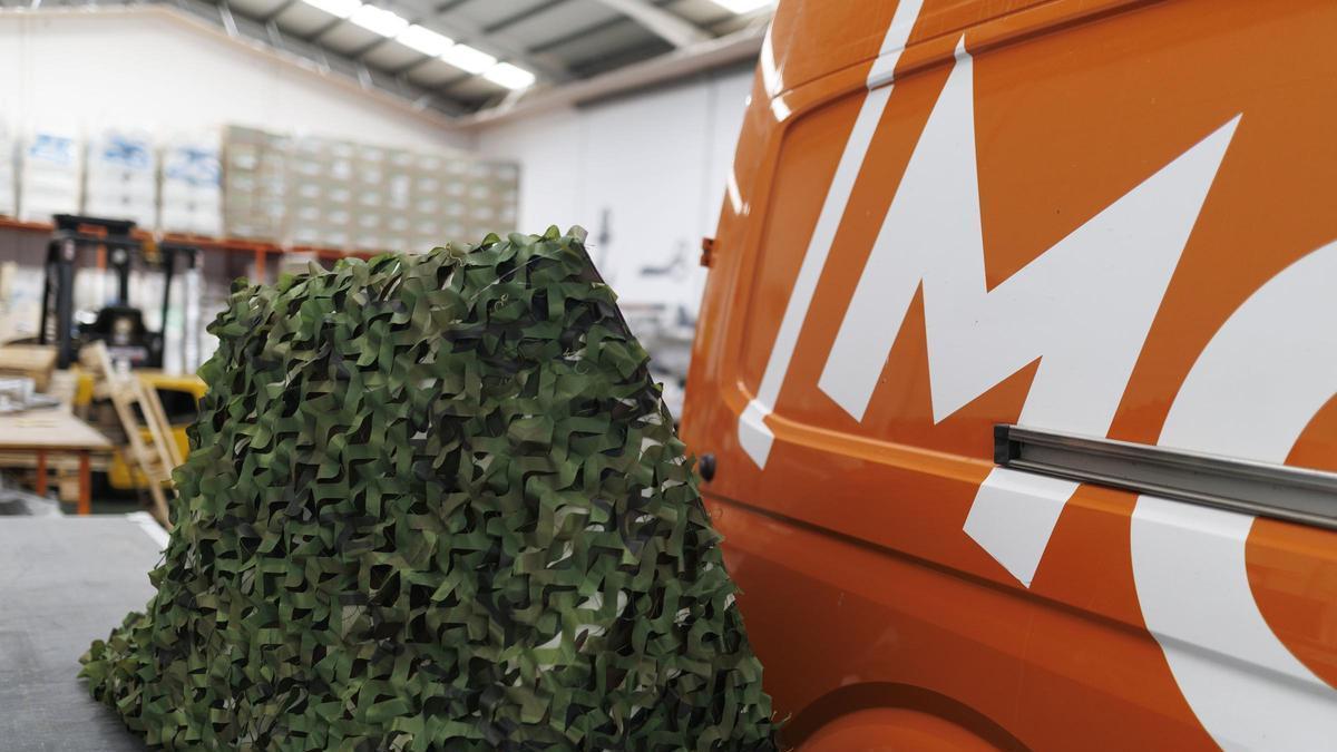 Un prototipo del tejido multiespectral en las instalaciones de MG Jackets.