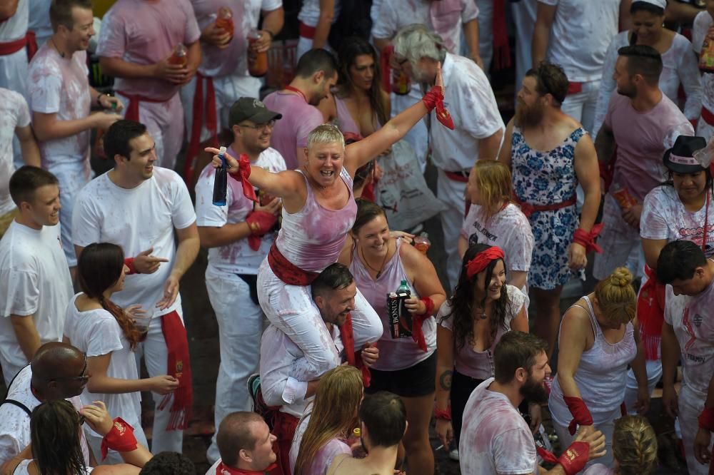 El chupinazo ha dado comienzo a los Sanfermines.