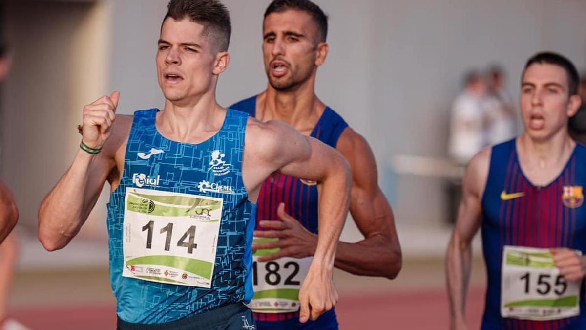 Alberto Guerrero, con la camiseta de Benavente Atletismo