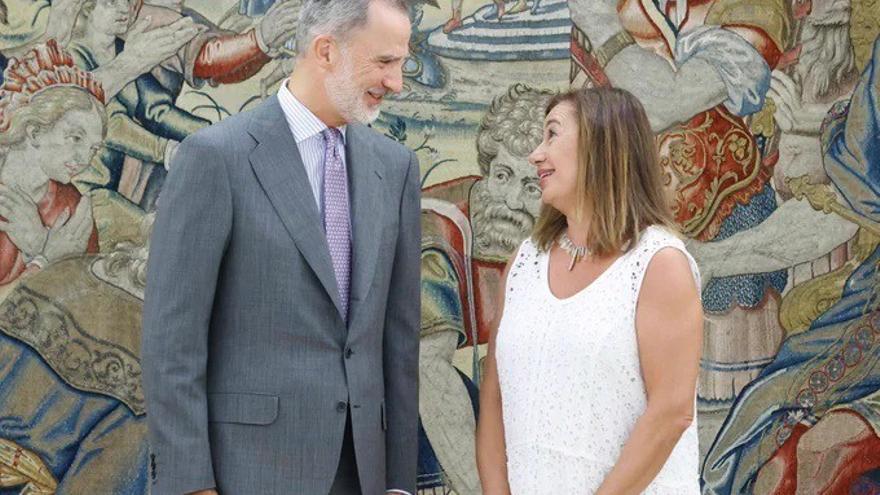 El Rey Felipe VI con la presidenta del Congreso, Francina Armengol