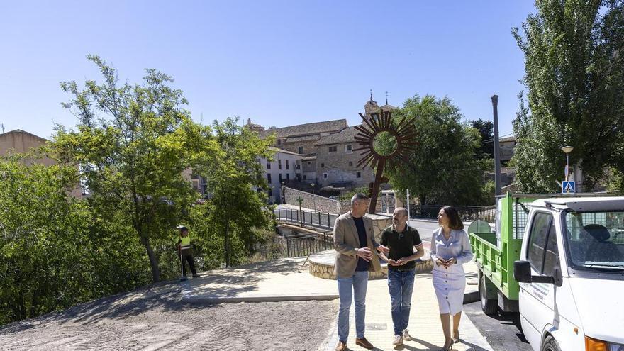 El Ayuntamiento de Caravaca mejora el Paseo de Santa Clara con nuevo acerado y la reorganización de la zona de aparcamientos