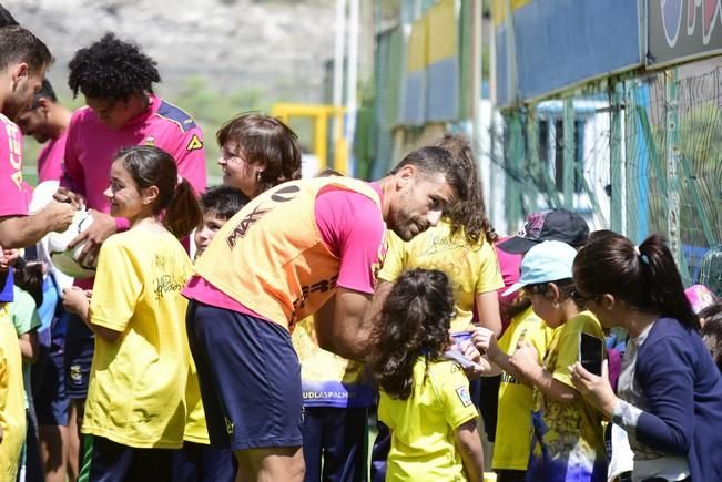 Entrenamiento de la UD Las Palmas en Barranco ...