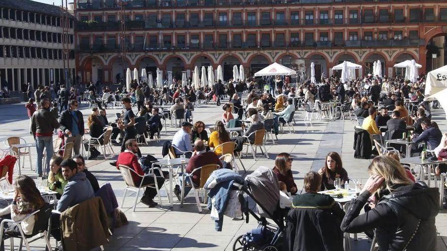 Terrazas de los bares de la Plaza de la Corredera de Córdoba.