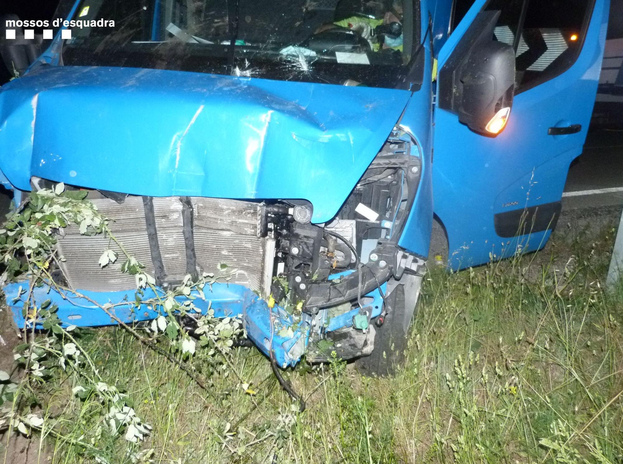 S&#039;accidenta amb una furgoneta a la Jonquera i acaba detingut per multiplicar per cinc la taxa d&#039;alcohol permesa