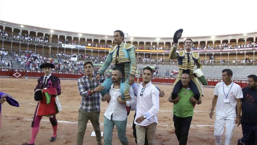 Ferrera y Talavante salen a hombros en el segundo festejo de la feria de Salamanca