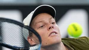 Sinner dona un cop de porta als dubtes i es fica als quarts de l’Open de Austràlia