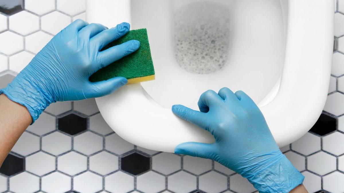 Adiós a las manchas difíciles: cómo limpiar el fondo del WC sin esfuerzo