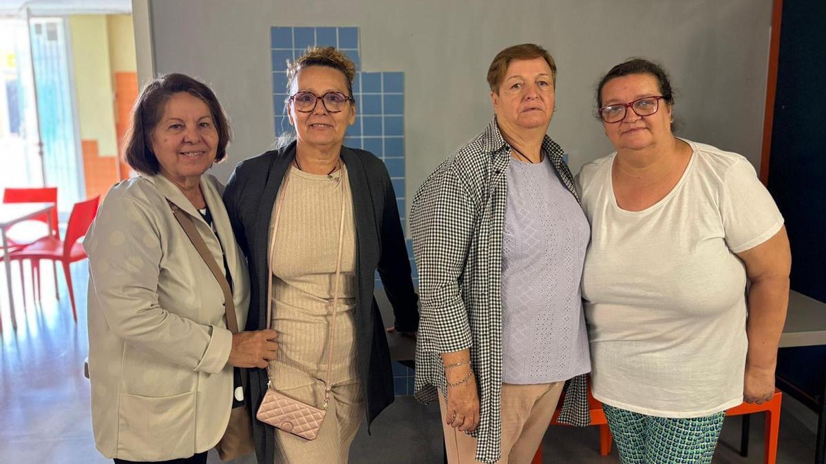 María, Maribel, Ana y María Isabel, vecinas del Polígono Sur, en la asociación Esparanza Sur
