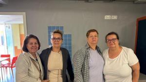 María, Maribel, Ana y María Isabel, vecinas del Polígono Sur, en la asociación Esparan Sur