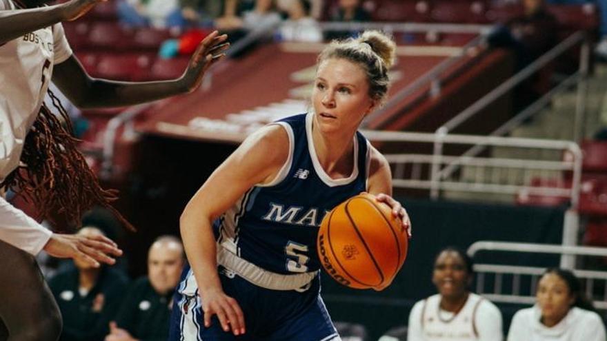 Maeve Carroll, en un partido con la Universidad de Maine.