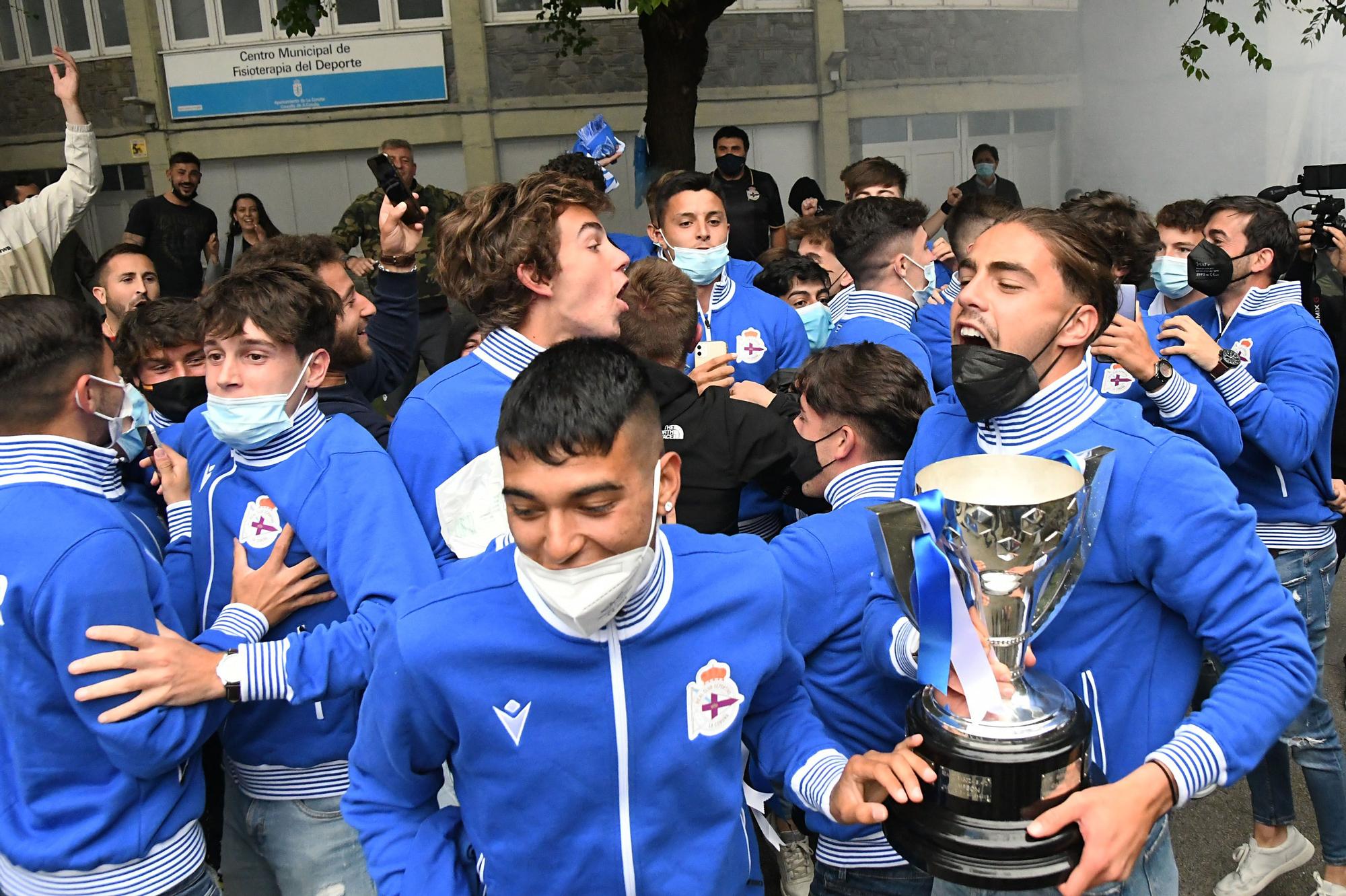 Los juveniles del Dépor celebran en A Coruña su Copa de Campeones