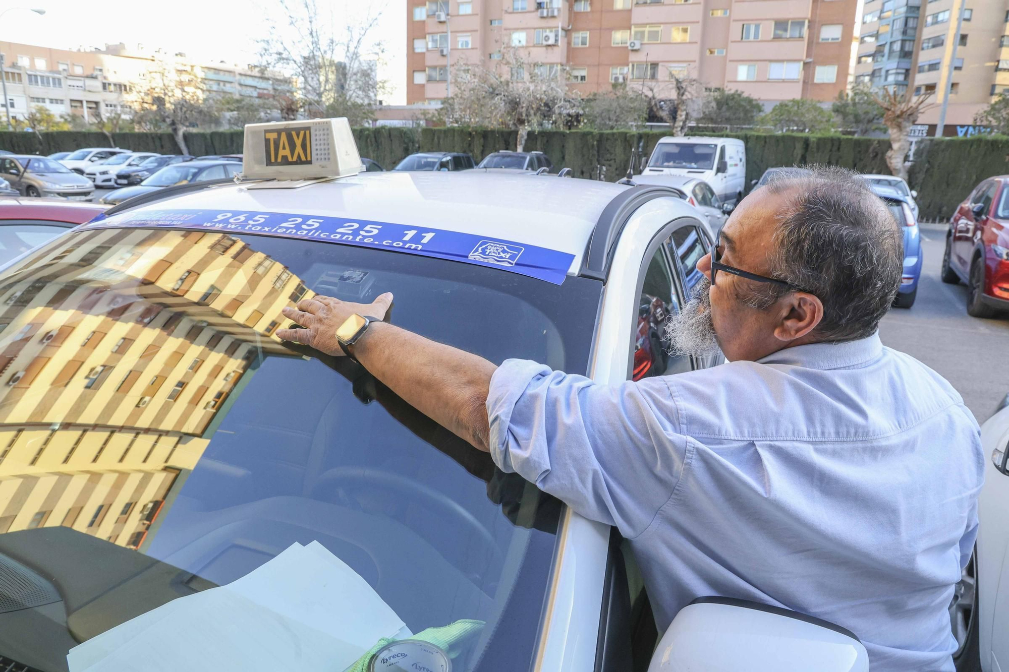 Los taxistas en Alicante instalan cada vez más cámaras de vigilancia