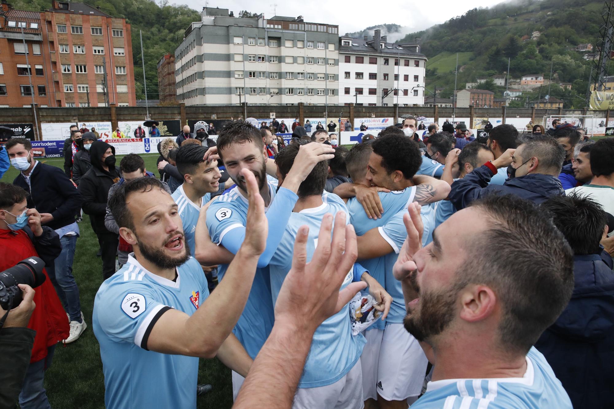 Las mejores imágenes de la jornada de Tercera División: Ceares y Llanera sacan un billete a Segunda RFEF