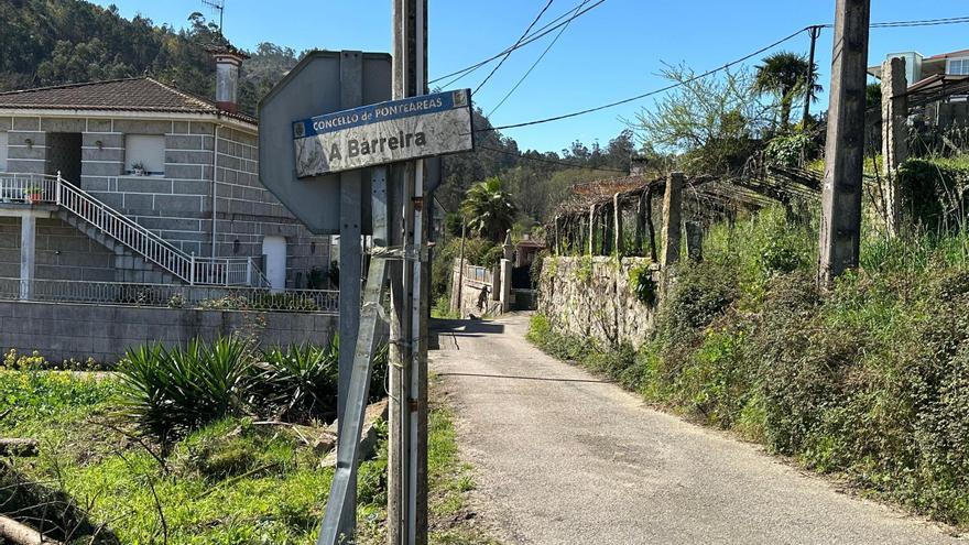 Muere un hombre al caerle encima el árbol que talaba en Ponteareas