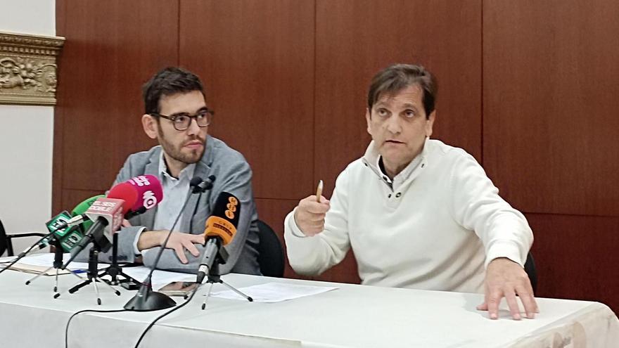 Andrés Gomis y Alfons Domínguez, esta mañana, en la presentación del presupuesto.