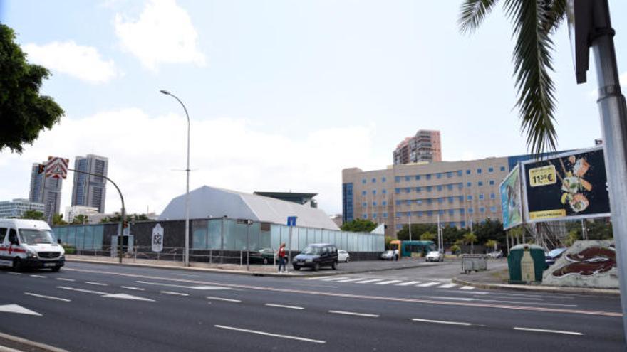 Parcela municipal de uso hotelero, ocupada por la terraza Isla de Mar.