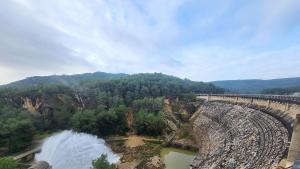 Vista panorámica de la presa de Foix.