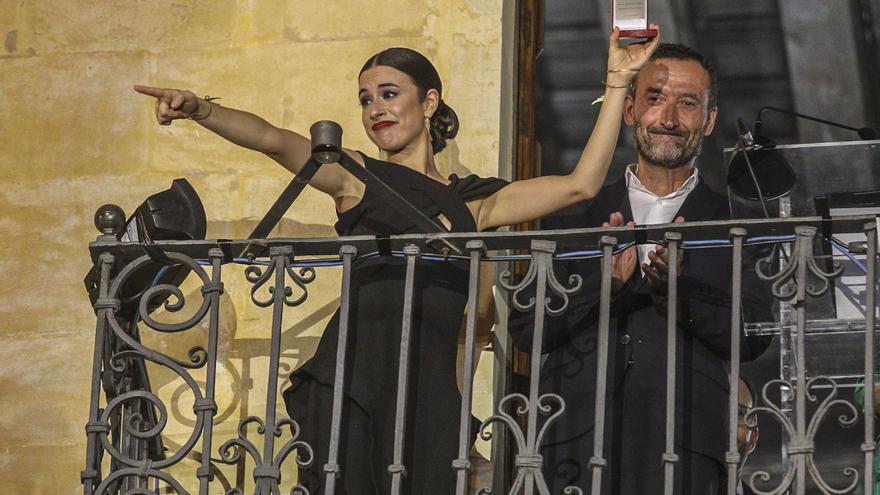 Blanca Paloma cantando en el pregón de las Fiestas de Elche