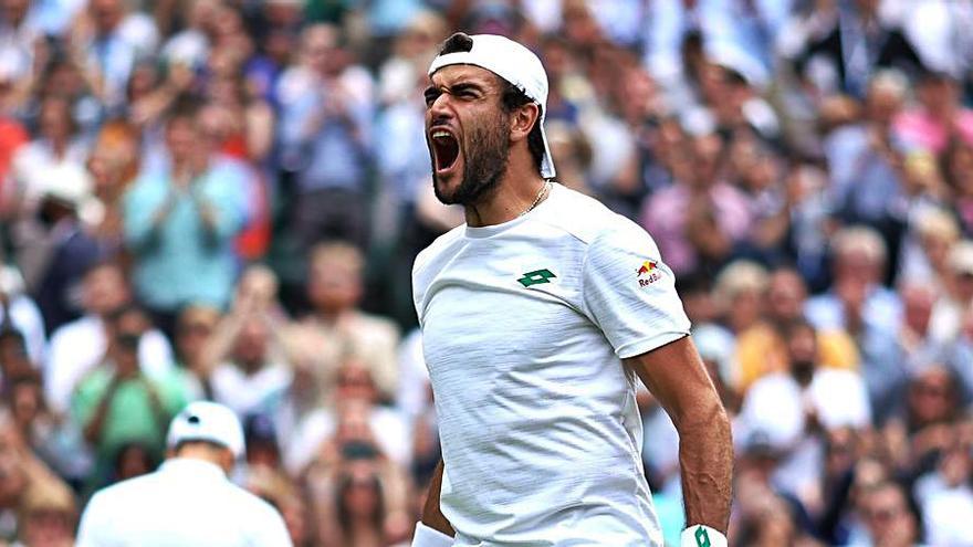 Berrettini celebra, ayer, su victoria en semifinales de Wimbledon.  | EUROPA PRESS