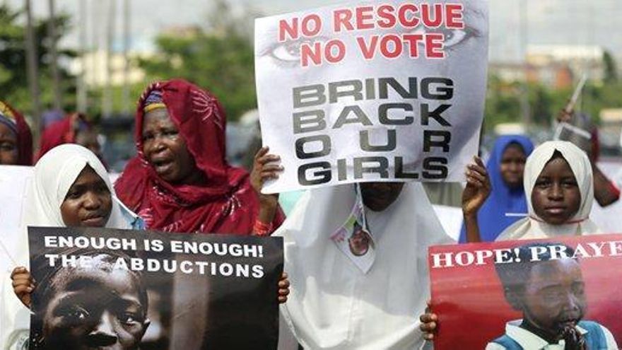 Mujeres nigerianas exigen la liberación de las menores en Lagos.