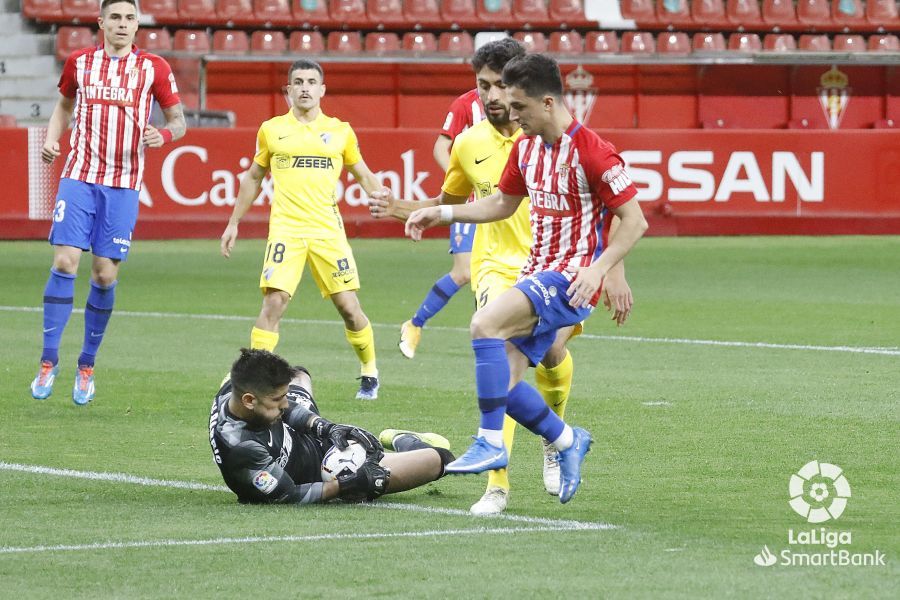 Partido de la Liga Smartbank entre el Sporting y el Málaga CF