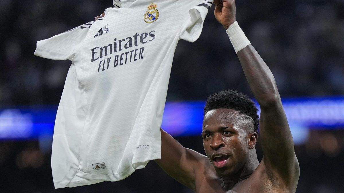 أنشيلوتي يتحدث عن قيادة فينيسيوس لريال مدريد قبل الكلاسيكو