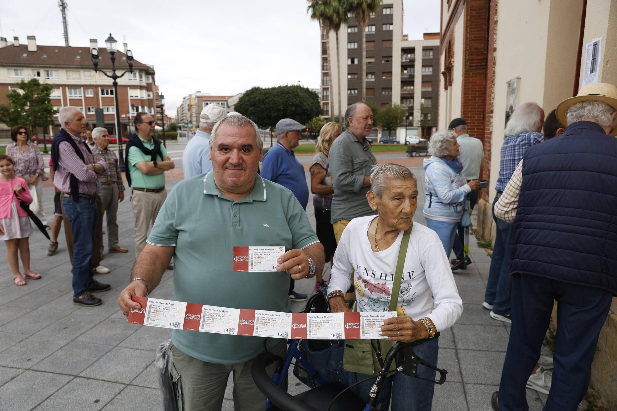 El inicio de la renovación de abonos de la feria taurina de Gijón, en imágenes