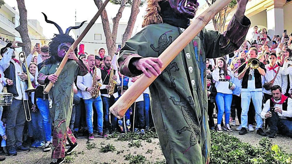 Sant Antoni 2020: Un sábado de 'beneïdes' y 'foguerons'