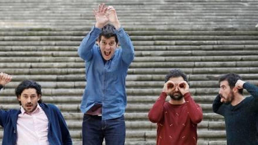 Eduard Costa, Dani Alegret, Joan Enric Barceló i Ferran Piqué salten a l&#039;escala de la Catedral.