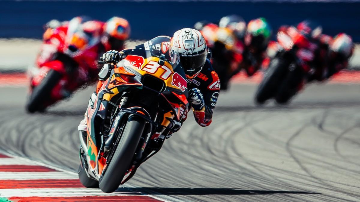 Pedro Acosta pilotando la KTM en Austin