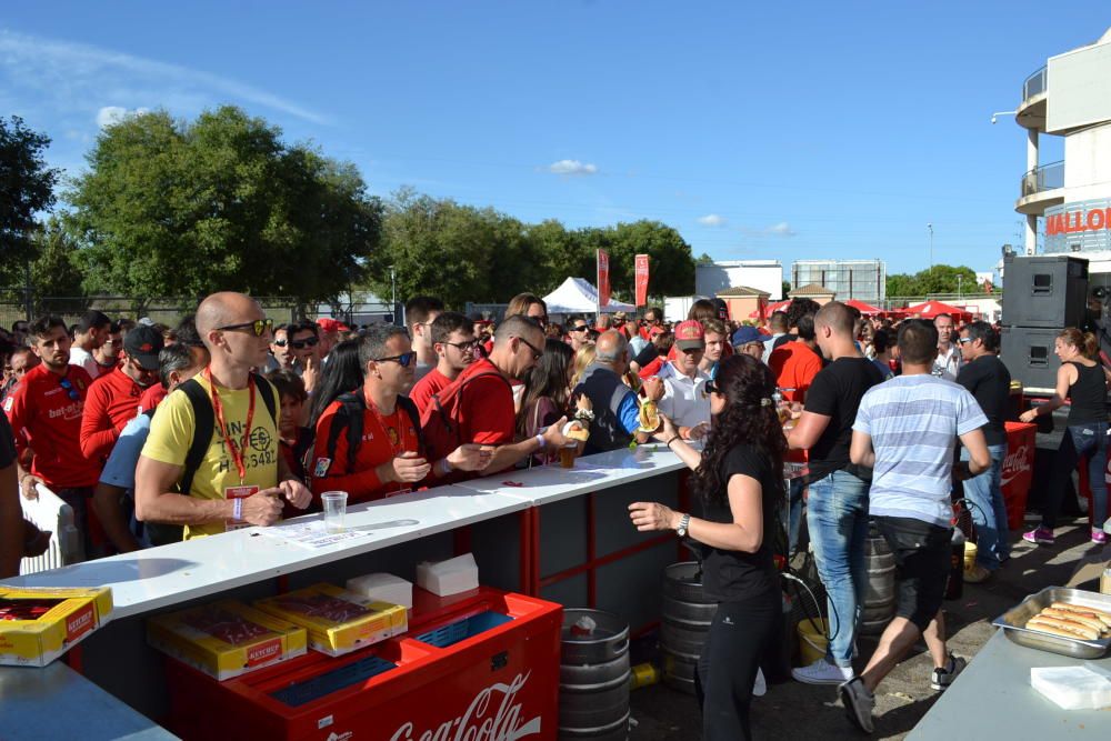 Afición del Mallorca antes del partido