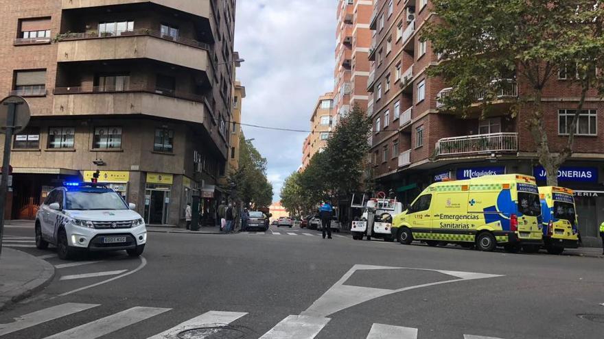 Un ciclista atropella a un peatón en el cruce de Tres Cruces con Amargura