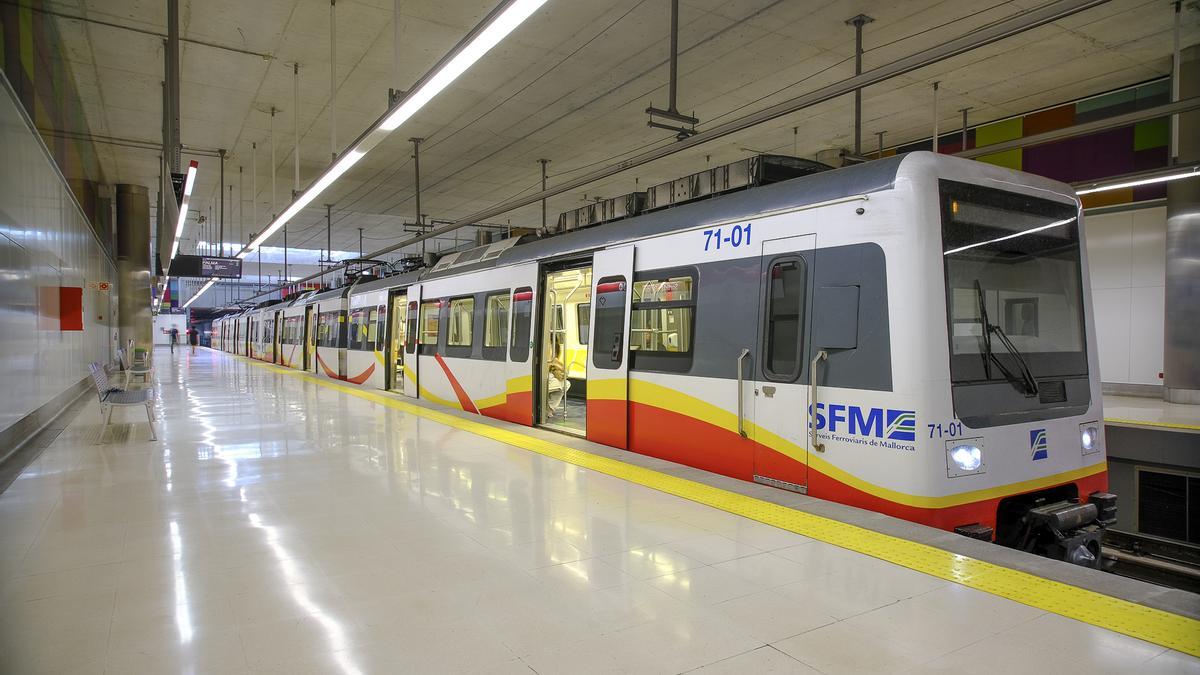 Metro serie 7100 en la estación UIB 2024.