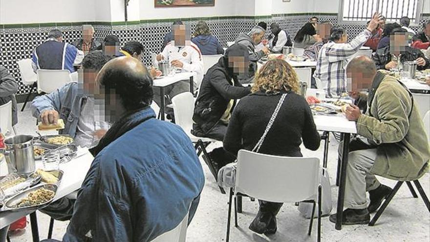 Proponen organizar una cena navideña para personas solas