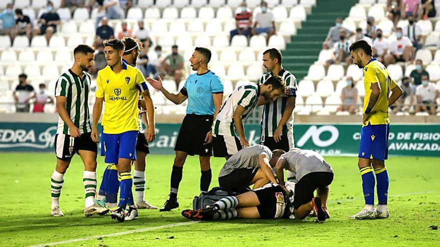 El árbitro almeriense, en un lance del partido entre el Córdoba CF y el Cádiz B en El Arcángel.